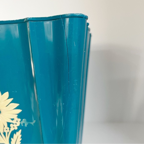VINTAGE 1950’s turquoise blue scalloped edge plastic trashcan waste basket - Picture 3 of 8